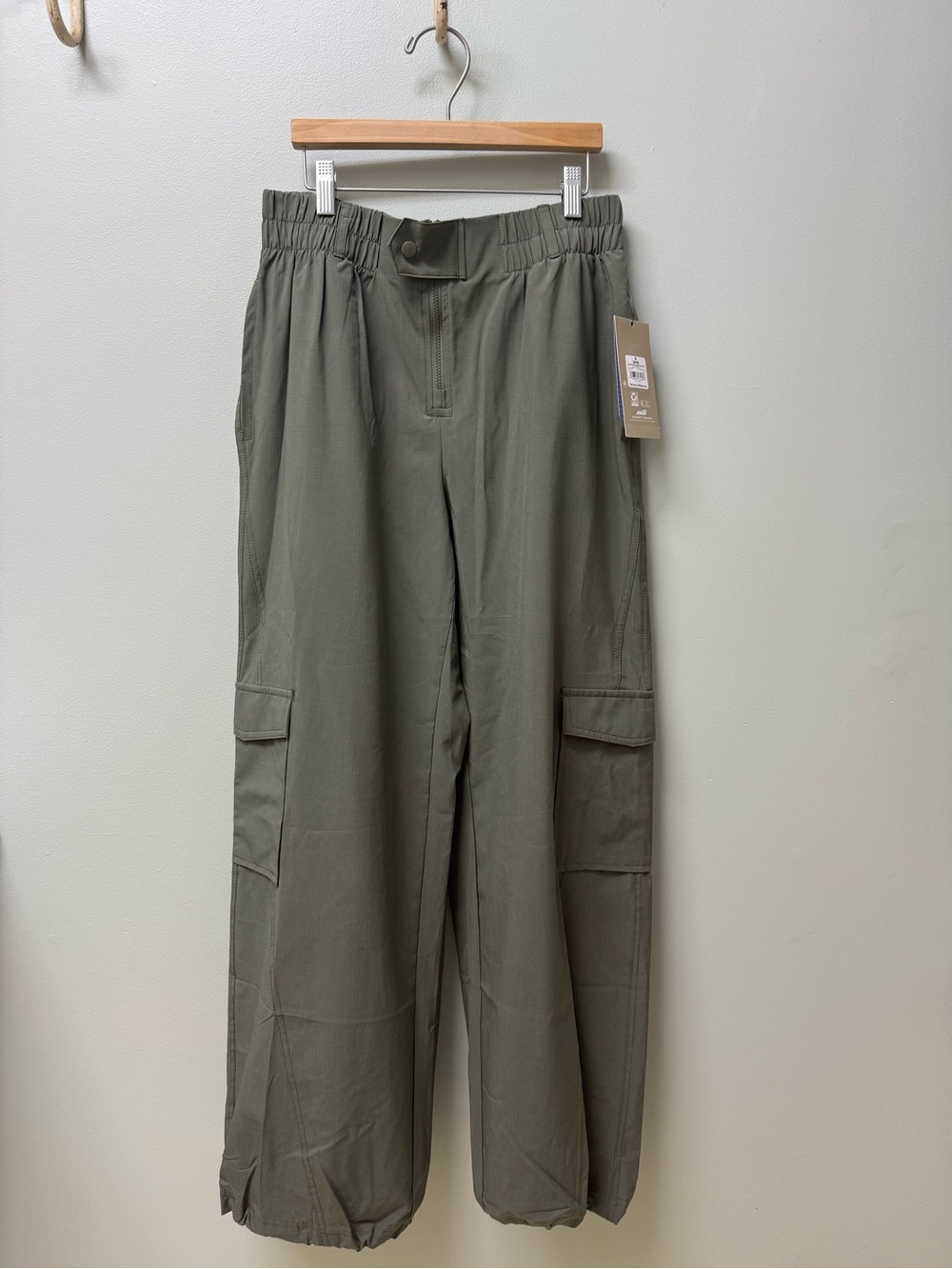 Avia olive track pant Small athletic cargo NWT